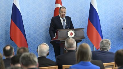 Le ministre des Affaires étrangères russe, Sergueï Lavrov, lors d'un déplacement à Ankara, en Turquie, le 7 avril 2023. (ERCIN ERTURK / ANADOLU AGENCY / AFP)