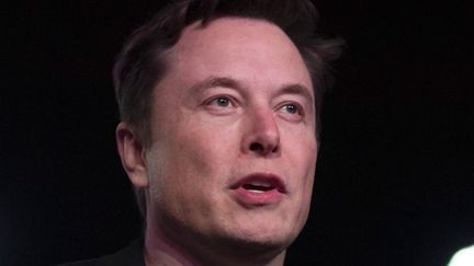 Elon&nbsp;Musk&nbsp;est dans la tourmente.&nbsp;Le milliardaire a proposé ses solutions pour régler la guerre en Ukraine.&nbsp;Cette prise de position pourrait amener à des changements militaires stratégiques. (FRANCEINFO)