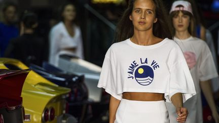 Jacquemus explique avoir rêvé de mode dès ses 8 ans. Dix ans plus tard, le bac en poche, il vient à Paris pour faire une école de mode, qu'il quitte finalement au bout de deux mois. Cela n'empêche: il crée sa première collection à 20 ans.
 (EPA/MAXPPP)