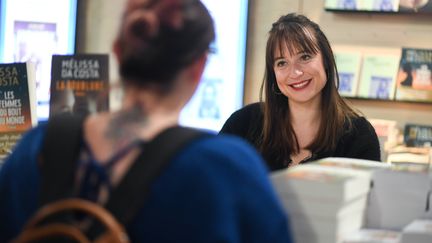 La romancière Mélissa Da Costa participe au Festival du livre de Paris, le 23 avril 2023. (LIONEL URMAN/SIPA)