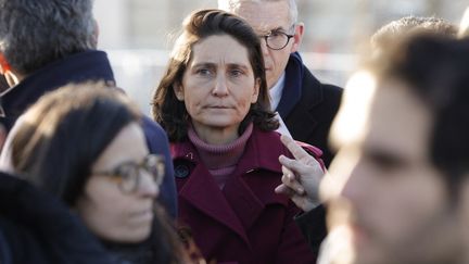 La ministre de l'Education nationale et des Sports, Amélie Oudéa-Castéra, visite le village olympique et paralympique à Saint-Denis (Seine-Saint-Denis), le 15 janvier 2024. (GEOFFROY VAN DER HASSELT / AFP)