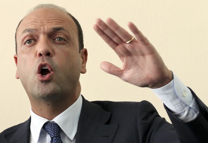 Angelino Alfano, fondateur du Nouveau centre droit, n&eacute; de la scission provoqu&eacute;e par Silvio Berlusconi au sein du Peuple de la libert&eacute;, &agrave; Lampedusa (Italie), le 9 octobre 2013. (CALOGERO LAMPO / REUTERS)