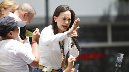 Maria Corina Machado, la cheffe de file de l'opposition au Venezuela, manifeste contre la réélection contestée du président Nicolas Maduro, à Caracas, le 30 juillet 2024. (PEDRO RANCES MATTEY / ANADOLU / AFP)