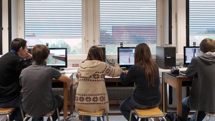 Le cours de fran&ccedil;ais est donn&eacute; par des enseignants d'autres mati&egrave;res et anglophones qui, "comme ressource d'appui", utilisent un logiciel de traduction automatique. (FREDERICK FLORIN / AFP)