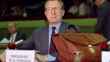 Jacques Delors, President of the Commission of the European Union, attends a meeting of the Council of Ministers of Economy and Finance in Luxembourg, October 11, 1994. (FRANCK FIFE / AFP)