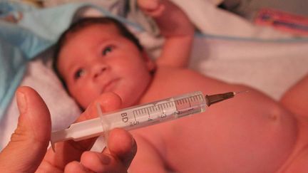 &nbsp; (240 familles reprochent à un laboratoire de ne pas avoir assuré le retrait d'un lot de vaccin défectueux © MaxPPP)