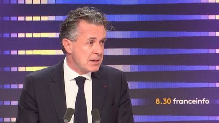 Christophe Béchu, ministre de la Transition écologique et de la Cohésion des territoires, invité du 8h30 franceinfo vendredi 6 janvier 2022. (FRANCE INFO)