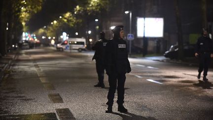 &nbsp; (La police a dû boucler tout un quartier de Roubaix © Maxppp)