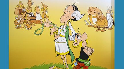 Couverture du nouvel album d'Astérix, "L'Iris blanc", publié le 26 octobre 2023, photographié lors de la présentation à la presse, le 16 octobre 2023. (JULIEN DE ROSA / AFP)