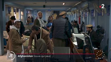 Des milliers d’Afghans cherchent toujours à fuir l’Afghanistan