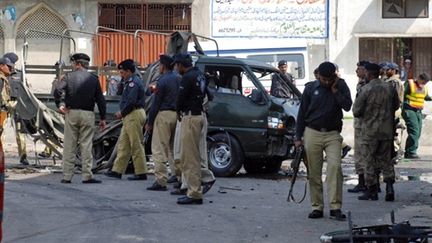 Double attentat meurtrier à Lahore, au Pakistan, le 12 mars 2010. (AFP PHOTO/STR)