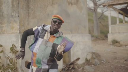 Cheikh Ibra Fam dans le clip d'"Ayitaria" (CAPTURE ECRAN YOUTUBE)