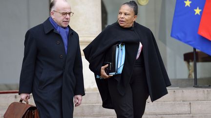 Le ministre de l'Int&eacute;rieur, Bernard Cazeneuve,&nbsp;et la ministre de la Justice, Christiane Taubira, quittent l'Elys&eacute;e, le 14 f&eacute;vrier 2014. (ERIC FEFERBERG / AFP)