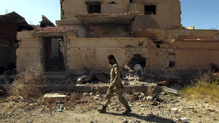 Un soldat libyen dans les rues de&nbsp;Benghazi, le 23 février 2016.&nbsp; (ABDULLAH DOMA / AFP)