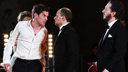  Loic Corbery, Denis Podalides et Guillaume Gallienne, de la Comédie française, dans "Les Damnés" mis en scène par  Ivo Van Hove
 (ANNE-CHRISTINE POUJOULAT / AFP)