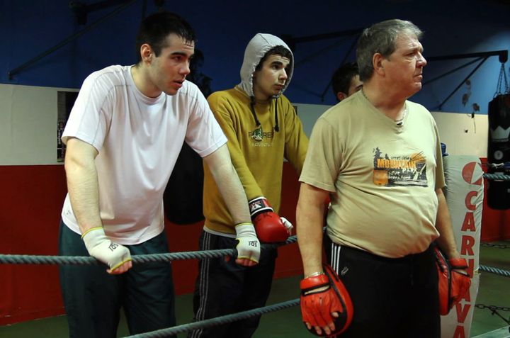 Hubert Pellerin lors d'un entraînement de boxe avec les jeunes du boxing club rouennais
 (Barbara Pellerin)