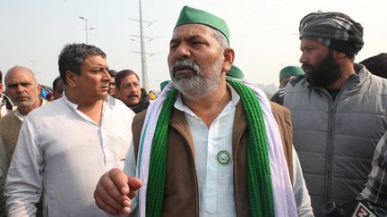 Rakesh Tikait, syndicaliste de la&nbsp;Bharatiya Kisan Union, près de New Delhi (Inde) le 28 janvier 2021 (HARISH TYAGI / EPA)