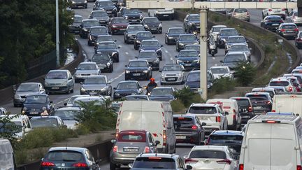 La mairie de Paris souhaite abaisser la limitation de vitesse de 70 km/h à 50 km/h sur le périphérique. (VINCENT ISORE / MAXPPP)