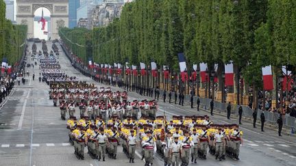 Les militaires défilent sur les Champs-Elysées, à Paris, le 14 juillet 2021. (Michel Euler / POOL / AFP)