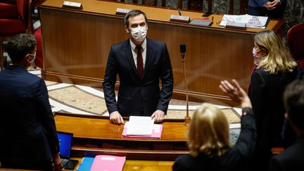 Olivier Véran lors de la lecture du texte, à l'Assemblée nationale, le 3 janvier. (THOMAS PADILLA / MAXPPP)