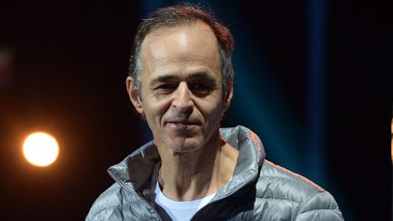 Le chanteur Jean-Jacques Goldman, le 15 janvier 2014, lors d'un spectacle des Enfoir&eacute;s &agrave; Strasbourg. (PATRICK HERTZOG / AFP)