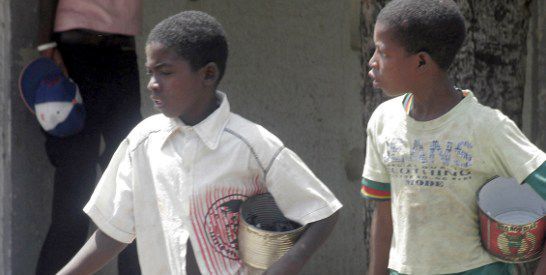 Enfants talibés mendiant dans les rues de Dakar (Photo AFP/Moussa Sow)