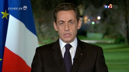 Le président de la République&nbsp;Nicolas Sarkozy, le 31 décembre 2011 présente ses voeux à ses compatriotes à la télévision. (DESK / TF1 via AFP)