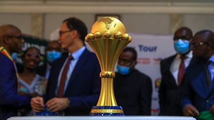 Le trophée de la Coupe d'Afrique des nations, le 7 décembre 2021 (DANIEL BELOUMOU OLOMO / AFP)