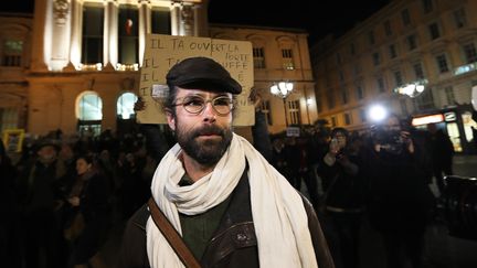 L'agriculteur Cédric Herrou quitte le tribunal de Nice, le 4 janvier 2017, lors de son procès.&nbsp; (VALERY HACHE / AFP)