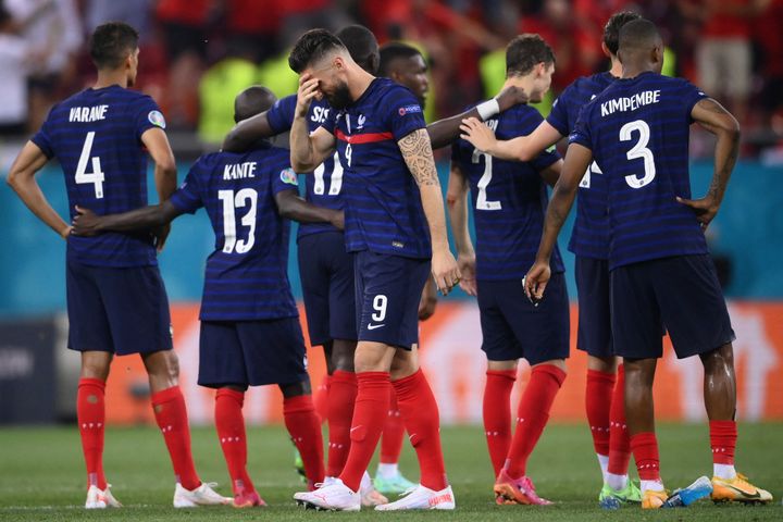 La détresse d'Olivier Giroud durant la séance de tirs au but face à la Suisse le 28 juin (FRANCK FIFE / AFP)