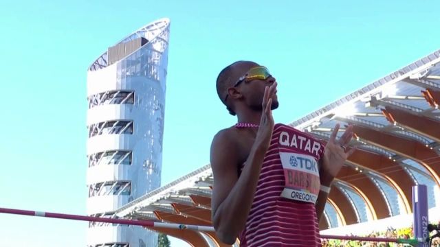 Le Qatari Mutaz Essa Barshim a remporté le concours du saut en hauteur de ces Mondiaux d'Eugene après avoir franchi la barre des 2 mètres et 37 centimètres. L'athlète de 31 ans devient ainsi le premier triple champion du monde de l'histoire dans sa discipline. Le Sud-coréen Sanghyeok Woo et l'Ukrainien Andriy Protsenko terminent respectivement deuxième et troisième de cette finale.