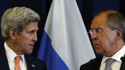 Le secrétaire d'Etat américain John Kerry et le ministre des Affaires étrangères russe, Sergueï Lavrov, le 9 septembre 2016, à Genève. (KEVIN LAMARQUE / AFP)