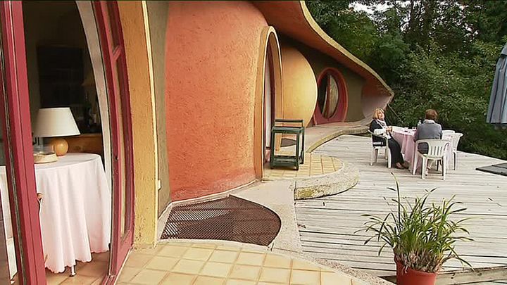 La maison-bulle de Jean-Louis Chanéac à Aix-les-Bains. 
 (Capture d&#039;écran France 3 Alpes )