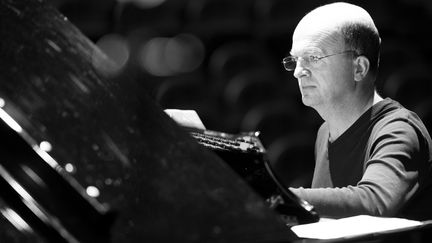 Guillaume de Chassy, pianiste, compositeur et improvisateur
 (Sylvain Gelineau)