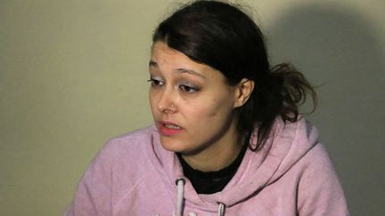 La jihadiste française Emilie König, le 8 janvier 2018, alors aux mains des forces kurdes, dans le camp de prisonniers de Roj (Syrie). (YPG PRESS OFFICE / AFP)