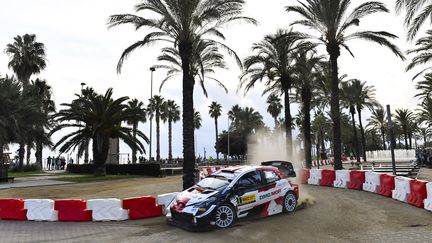 Sébastien Ogier (Toyota) lors de la deuxième journée du rallye d'Espagne, samedi 16 octobre. (PAU BARRENA / AFP)