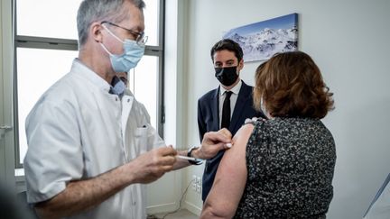 Vaccination : le gouvernement peut-il tenir ses objectifs ?