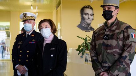 La ministre des Armées, Florence Parly, en déplacement dans les locaux de l'hôpital militaire Bégin, à Saint-Mandé (Val-de-Marne), le 7 mars 2021. (BERTRAND GUAY / AFP)