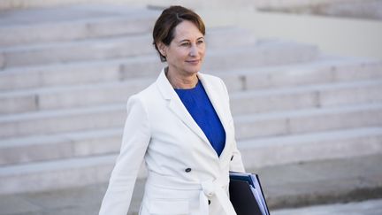 S&eacute;gol&egrave;ne Royal, la ministre de l'Ecologie et de l'Energie, &agrave; la sortie du Conseil des ministres, le 30 septembre 2015. (MAXPPP)