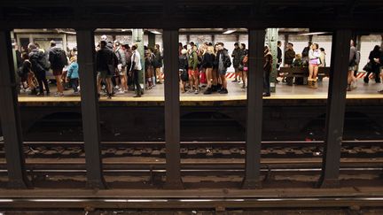 Si cette 11e &eacute;dition a eu peu de succ&egrave;s &agrave; Paris, les rames de m&eacute;tro new-yorkaises &eacute;taient en revanche remplies de jeunes gens en slips et culottes. (LUCAS JACKSON / REUTERS)