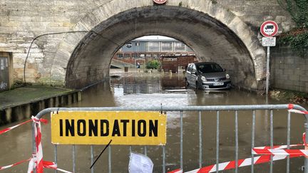 Une rue inondée à Périgueux (Dordogne), le 12 décembre 2023. (GR?GOIRE MORIZET / SUD OUEST / MAXPPP)