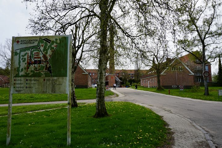 L'entrée du centre de retour d'Avsntrup, près de Copenhague (Danemark), le 30 avril 2024. (MARIE-VIOLETTE BERNARD / FRANCEINFO)