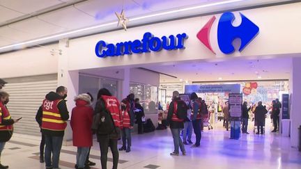 Carrefour : les salariés en grève font entendre leurs revendications