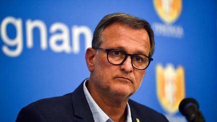 Le maire de Perpignan, Louis Aliot, lors d'une conférence de presse, le 31 août 2023. (RAYMOND ROIG / AFP)