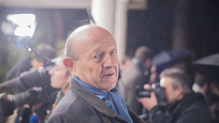 Le candidat à la primaire de gauche&nbsp;Jean Luc Bennahmias (qui n'était alors plus membre du MoDem) arrive pour le second débat télévisé, le 15 janvier 2017. (CITIZENSIDE/SAID ANAS /AFP)