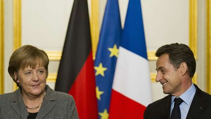 Angela Merkel et Nicolas Sarkozy tiennent une conf&eacute;rence de presse commune &agrave; Paris, le 6 f&eacute;vrier 2012. (CLEMENS BILAN / AP PHOTO / SIPA)