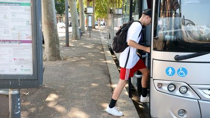 Aucune région n'est plus touchée qu'une autre par les difficultés de recrutement de chauffeurs de bus scolaires, assure la présidente de la FNTV. (VANESSA MEYER / MAXPPP)