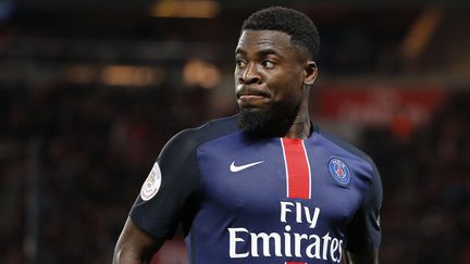 Le défenseur du PSG Serge Aurier lors d'un match face à Bastia, le 8 janvier 2016, au Parc des princes, à Paris. (STEPHANE ALLAMAN / AFP)