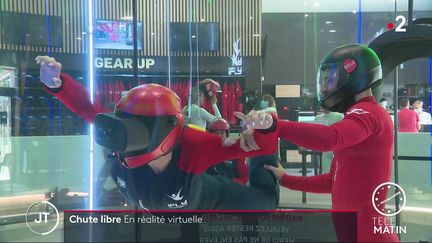 Une chute libre en réalité virtuelle. (France 2)