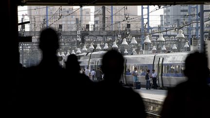 La gare Montparnasse de Paris, le 3 juillet 2015, lors des premiers d&eacute;parts en vacances de l'&eacute;t&eacute;. (JOEL SAGET / AFP)